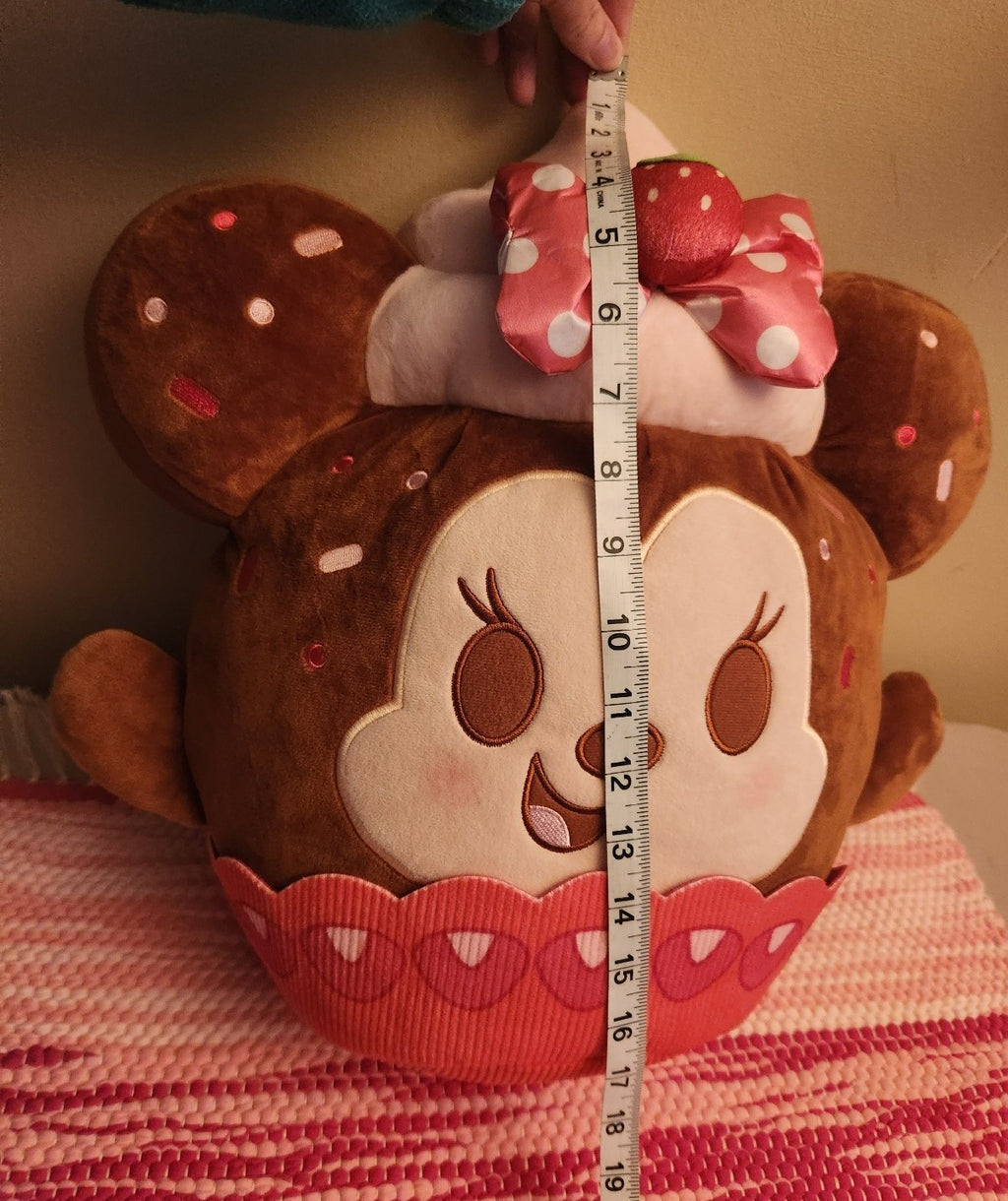 Minnie Mouse Strawberry Cupcake Disney Munchlings Plush