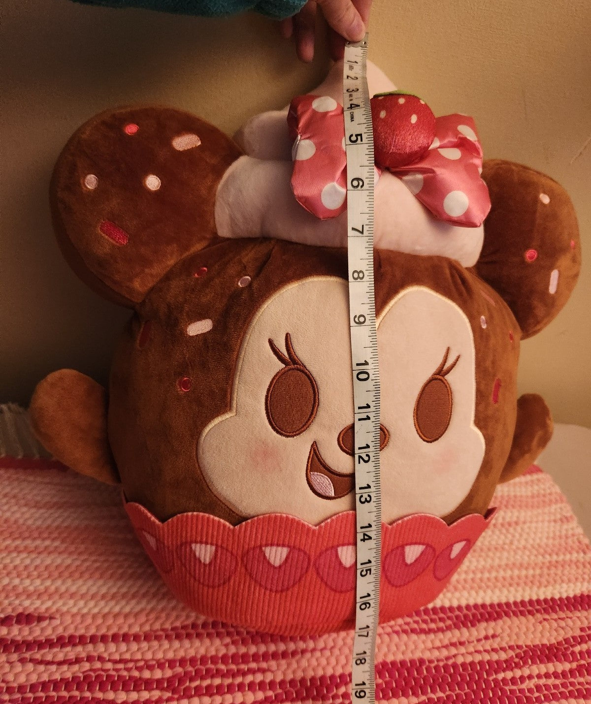 Minnie Mouse Strawberry Cupcake Disney Munchlings Plush