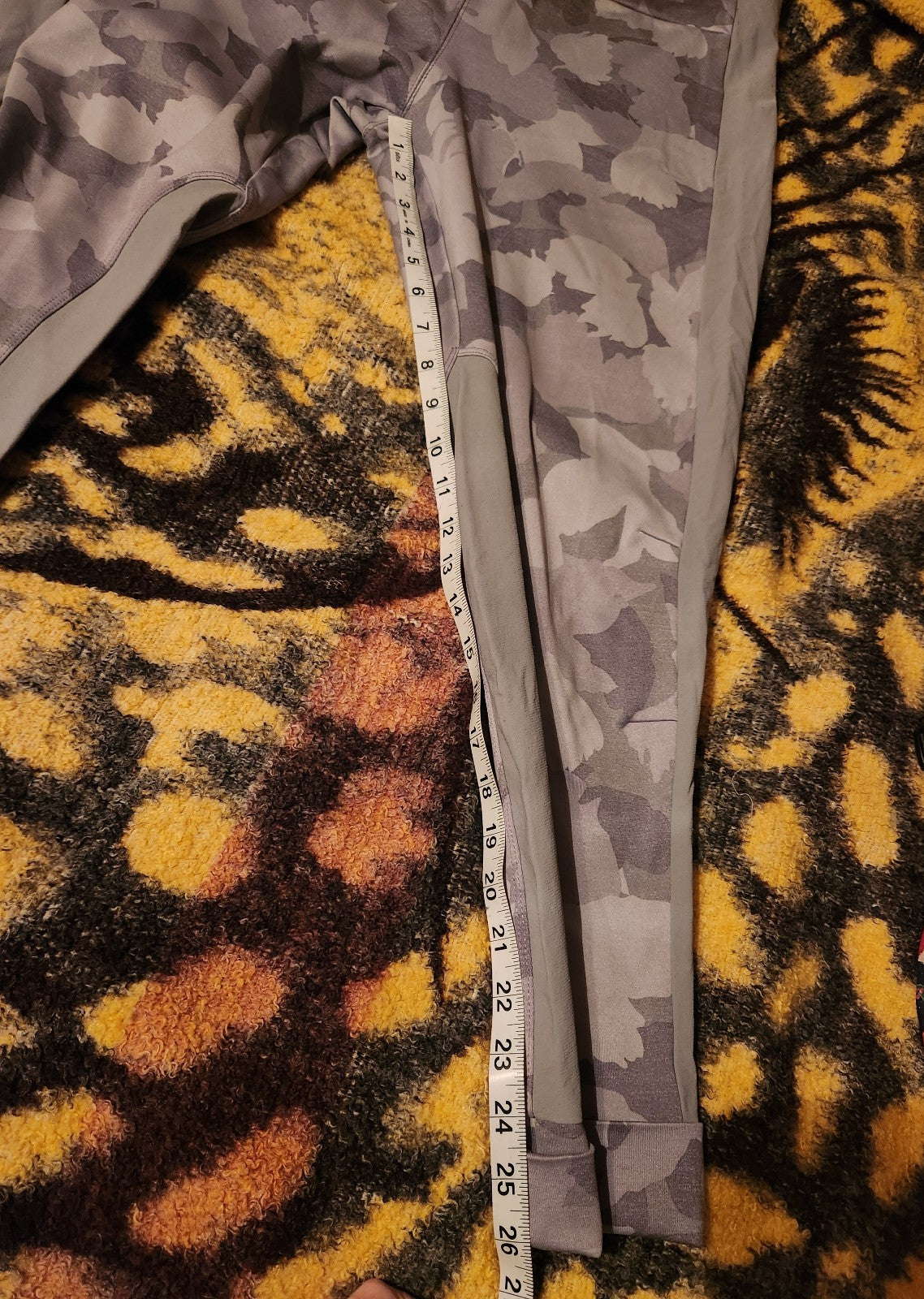 Athleta Gray Essex Camo Hybrid Tight Leggings XL