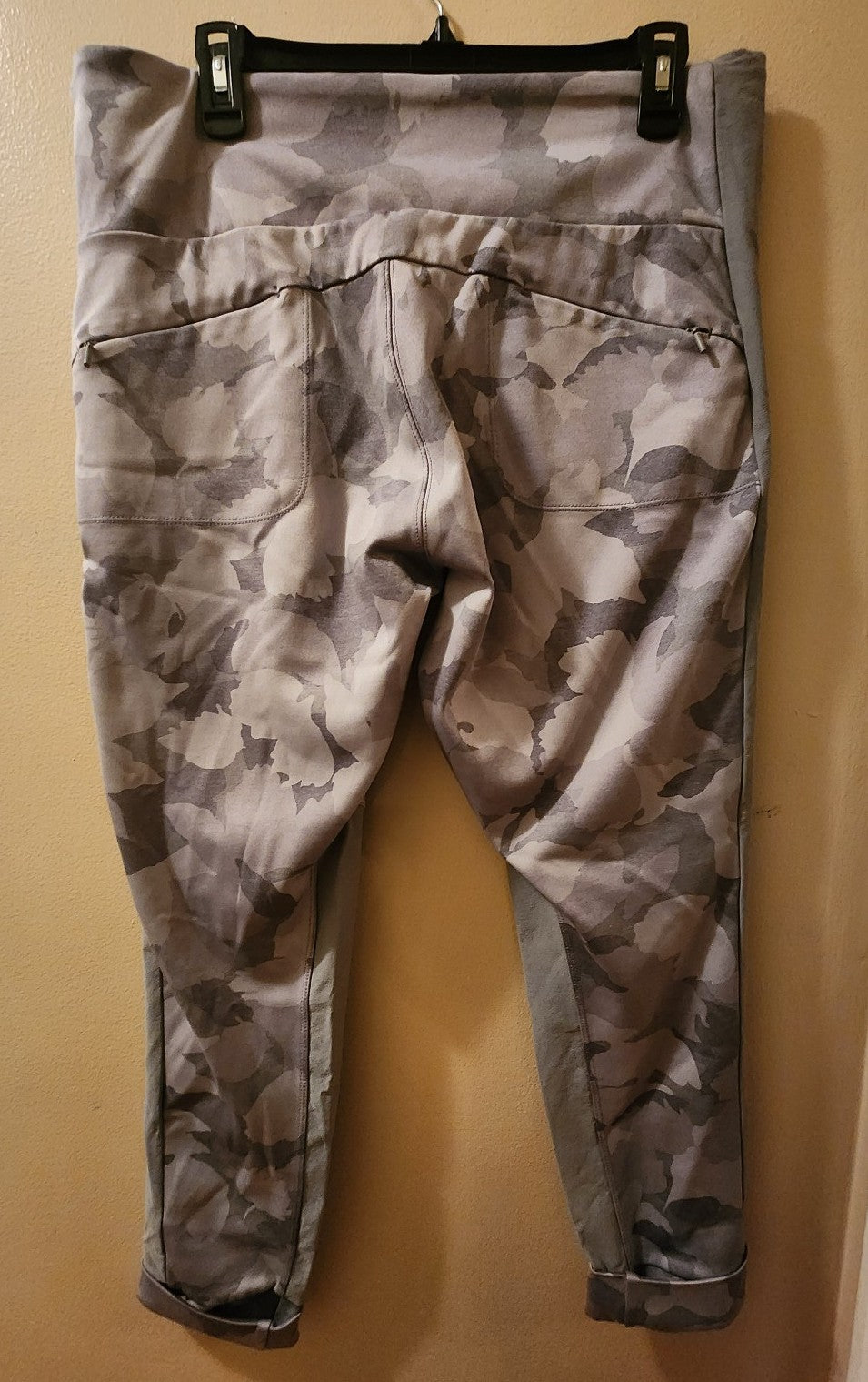 Athleta Gray Essex Camo Hybrid Tight Leggings XL