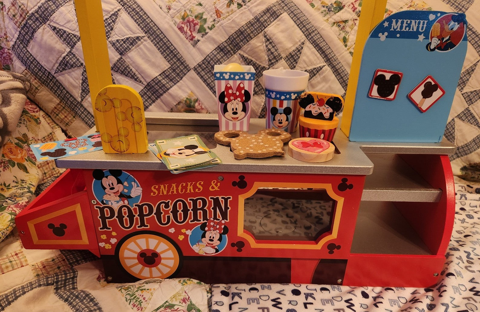 Disney Mickey Mouse Snacks & Popcorn Stand Playset
